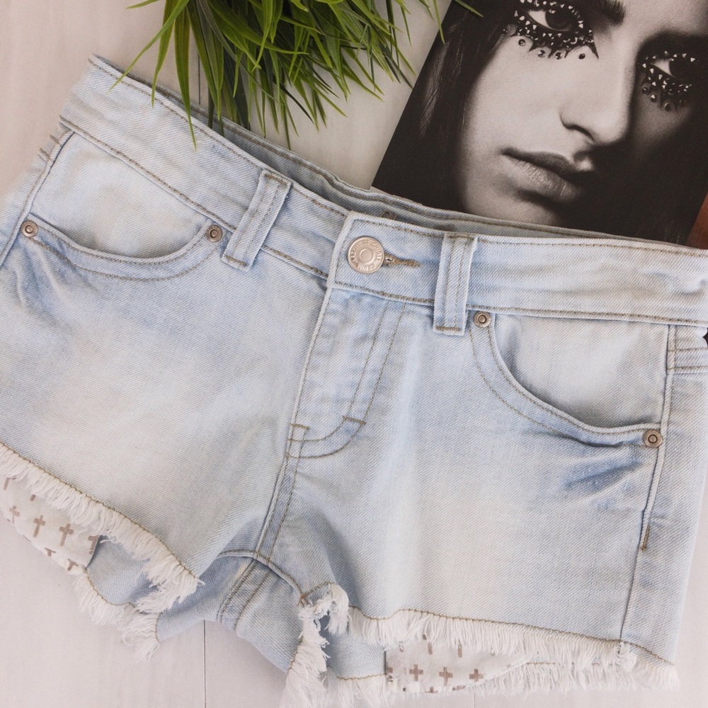 Chiqle Denim Architect • Exposed Pocket Shorts - Picture 2 of 3